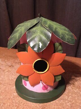 ALUMINUM POLKADOT LEAF TOP HANGING BIRDHOUSE